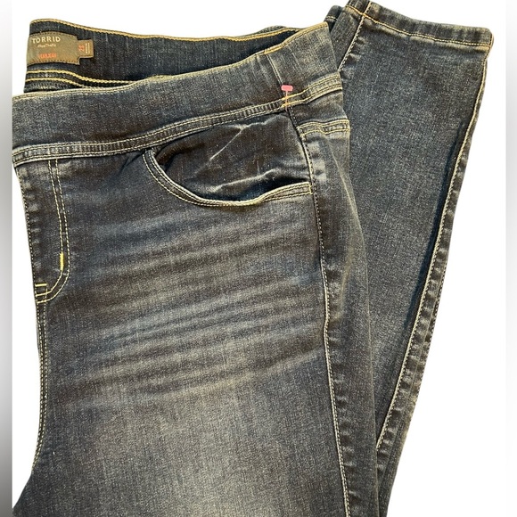 Torrid Blue Women's Jeans, Size 2s (18/20 or 2X), GUC - Picture 3 of 4